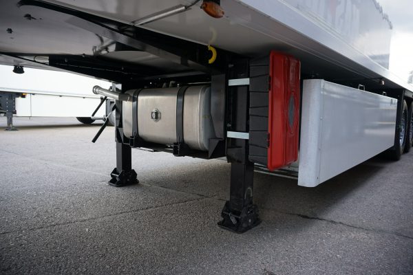 Полуприцеп рефрижератор HASTRAILER 16,5м / 3 оси, ХОУ Carrier Vector 1950 — изображение 4