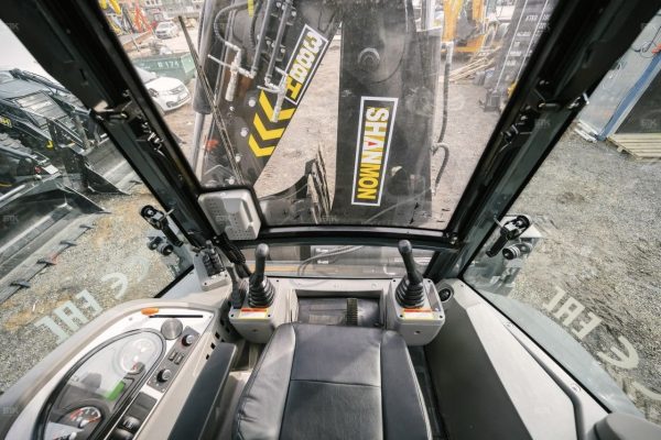 Экскаватор погрузчик Shanmon 388H Black Edition MAX (HUSCO Carraro) — изображение 5